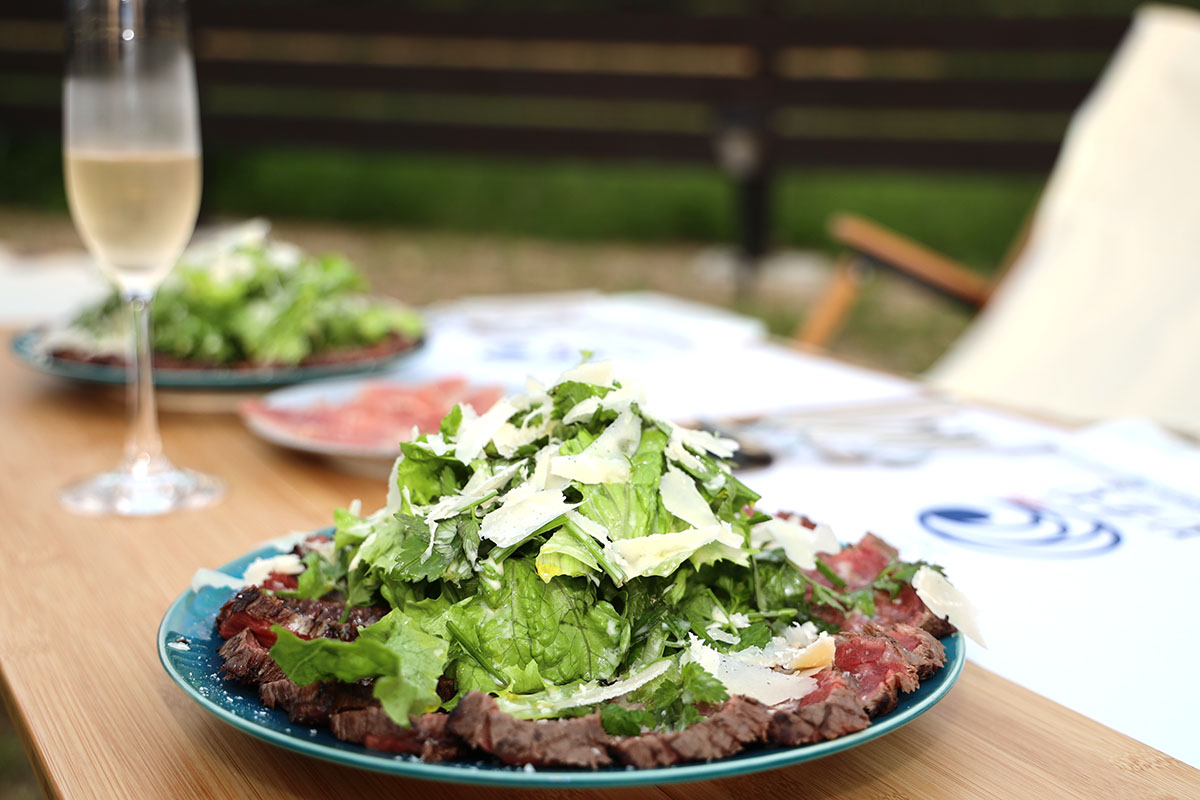 佐渡なら、BBQも豪華&絶品に!すし崇xカエンネ「コラボディナー」レポート