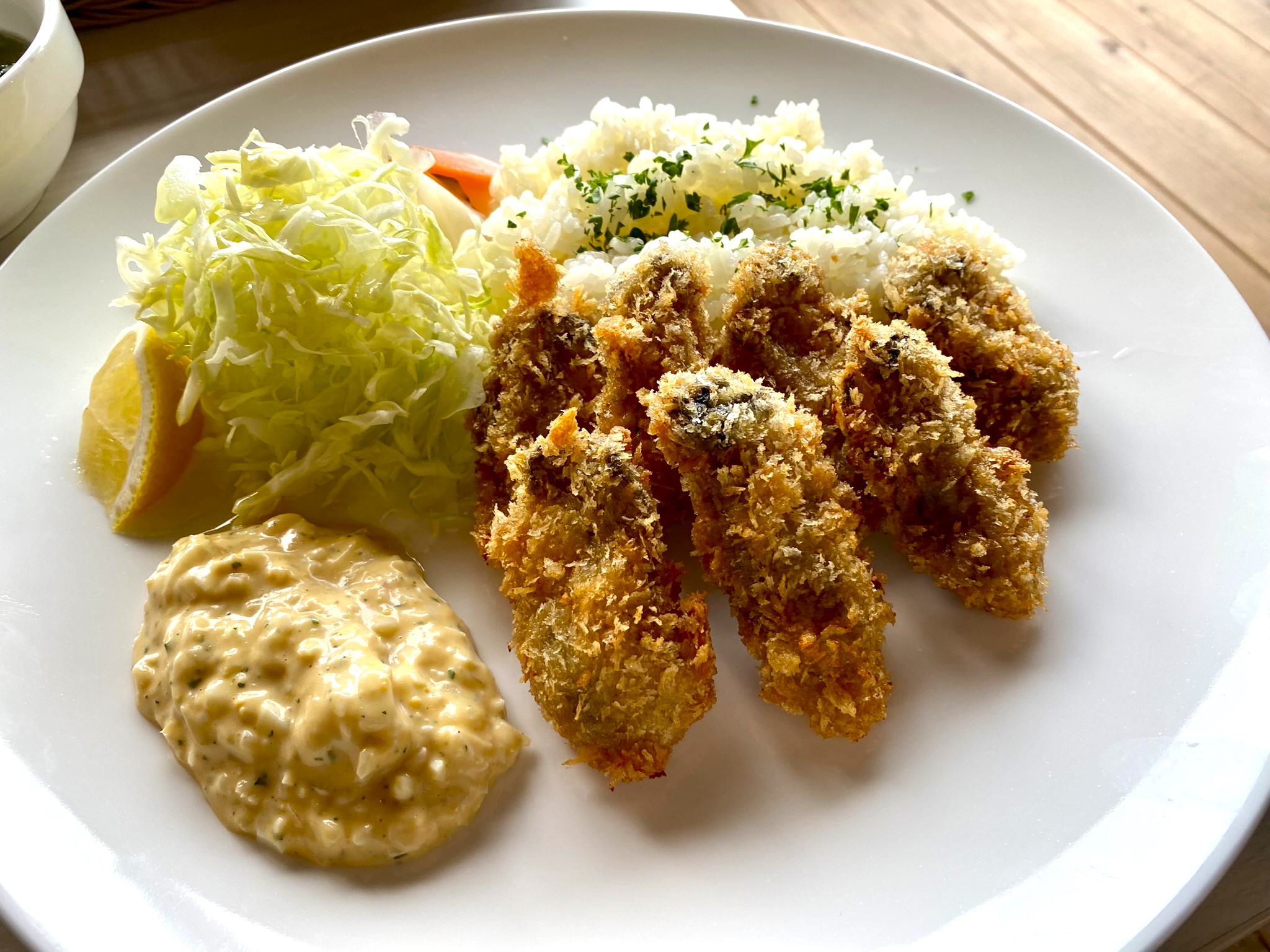 「caMoco café湖asobi(カモコカフェ コアソビ)」で佐渡 冬の味覚を味わおう